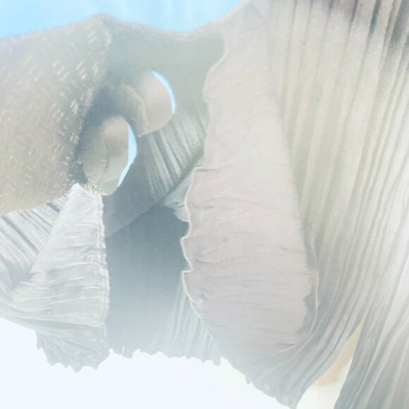 Vince Crinkled V-Neck Blouse – Black, Size L, Made in China - Picture 11 of 15